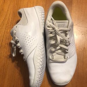 Nike cheer shoes